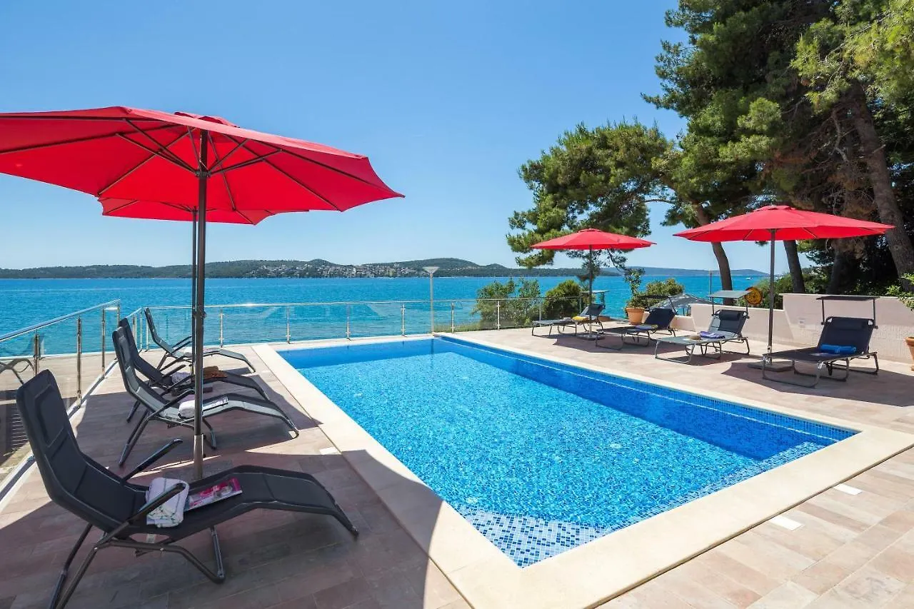Gem Of The Sea Luxury Beach Apartment With Brand New Heating Infinity Pool Trogir 0*,  Hırvatistan