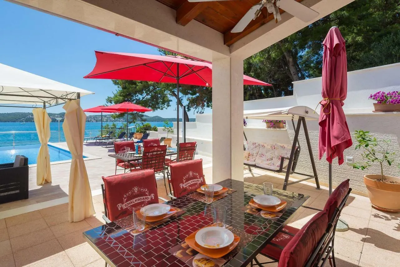 Gem Of The Sea Luxury Beach Apartment With Brand New Heating Infinity Pool Trogir