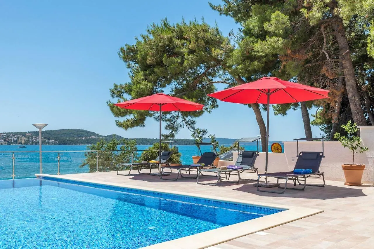 Gem Of The Sea Luxury Beach Apartment With Brand New Heating Infinity Pool Trogir