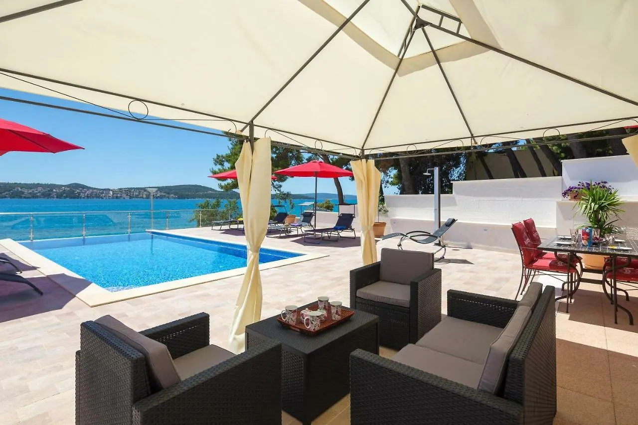 Gem Of The Sea Luxury Beach Apartment With Brand New Heating Infinity Pool Trogir Hırvatistan