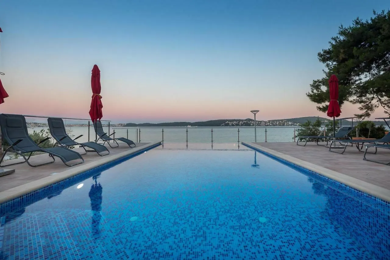 Gem Of The Sea Luxury Beach Apartment With Brand New Heating Infinity Pool Trogir Hırvatistan