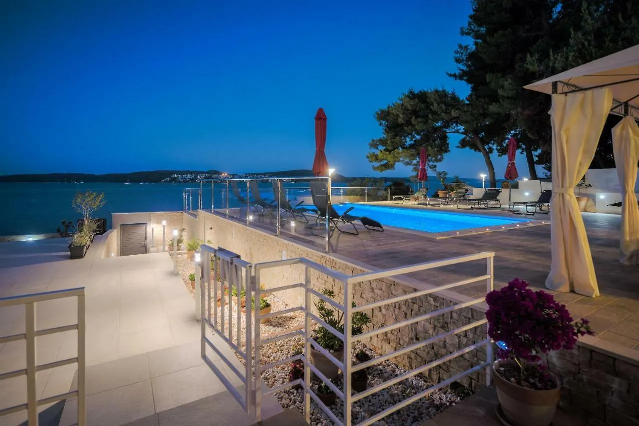 Gem Of The Sea Luxury Beach Apartment With Brand New Heating Infinity Pool Trogir 0*,